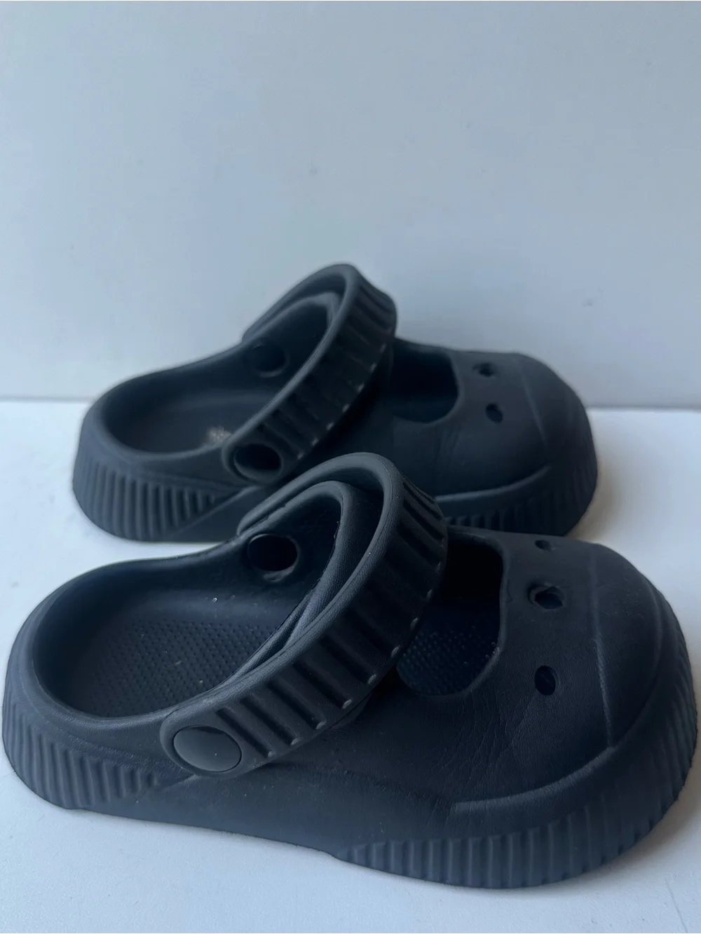 Toddler Black Foam Clogs Adjustable Strap Shoes US Size 9 Lightweight Unisex